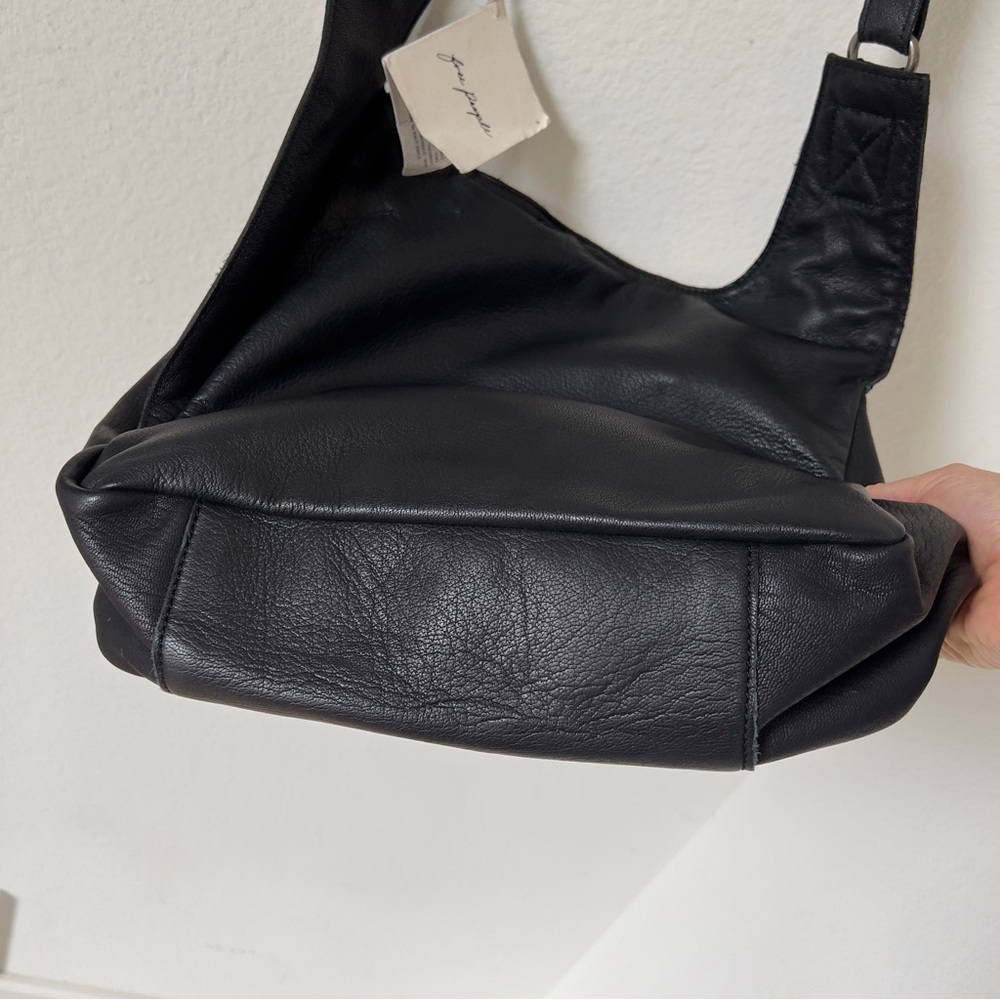 NWT Free People Titan Crossbody Bag in Black - Picture 7 of 9